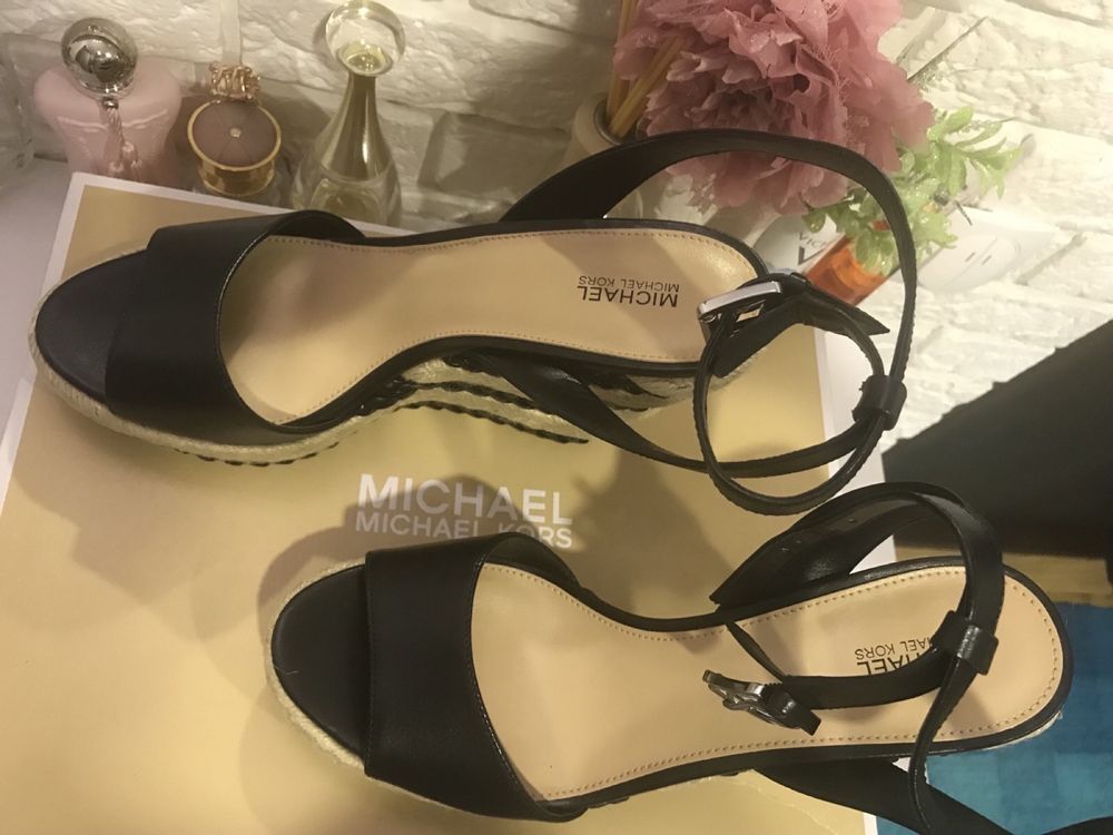 Продам босоножки Michael Kors оригинал 39,5 /американский 9,5