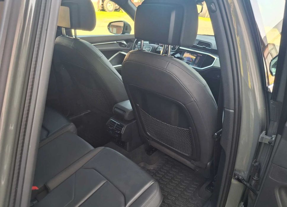 Audi Q3 Premium Plus 2021 року