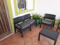 Conjunto de cadeiras e mesa de jardim