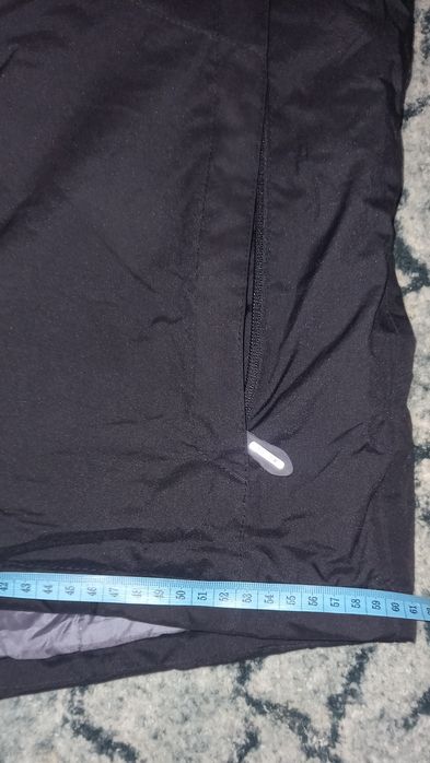 Продам лыжную куртку BISON