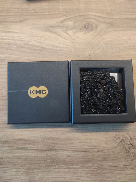 Łańcuch KMC DLC 11 Black 11s