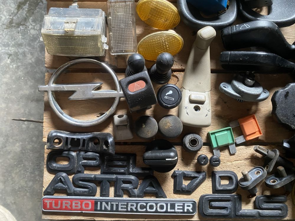 Peças Opel Astra F, quadrante, farolim, palas de sol etc…|USADO