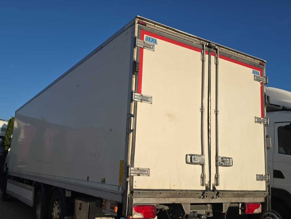Kontener izoterma z drzwiami chłodnia magazyn garaż zabudowa Scania