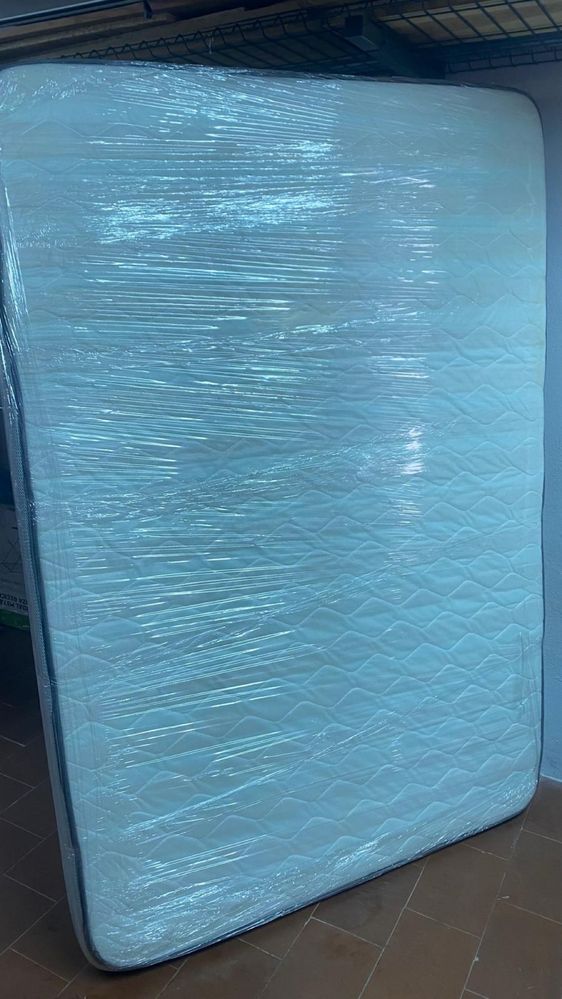 Vendo colchão de casal com muito pouco uso