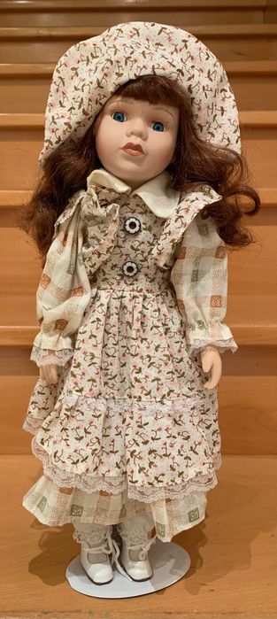 Conjunto de 10 bonecas de porcelana