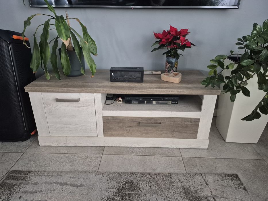 Meble do salonu , stół z krzesłami