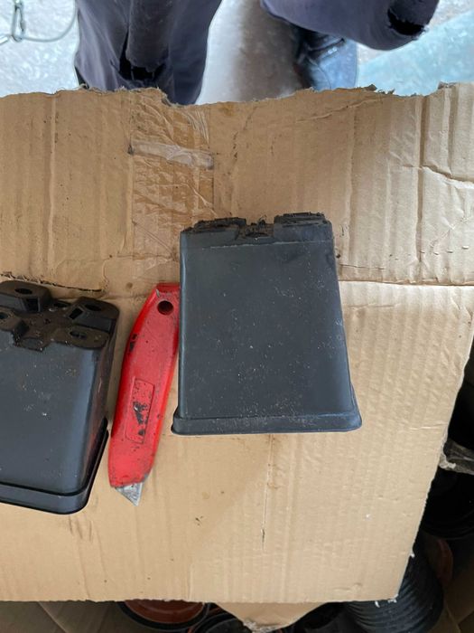 Sprzedam doniczki kwadratowe przemysłowe P 9: 05 litra pojemności.