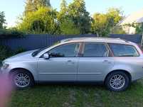Автомобіль Volvo v50