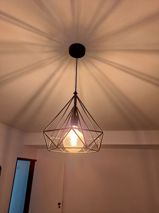 Vendo 1candeeiro. de sala.para desocupar