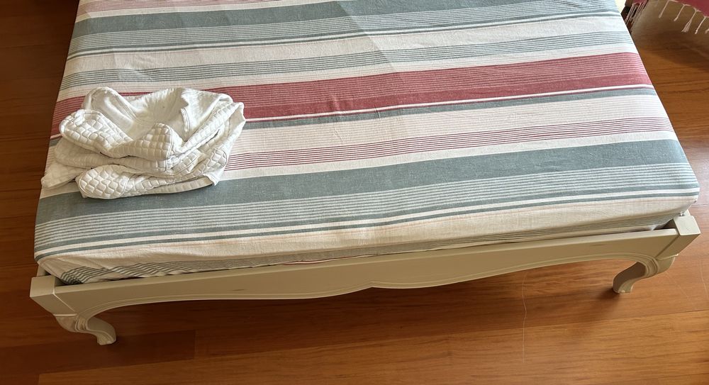 Cama casal Com estrado La Redoute  Janel 160 200
madeira maçica.
