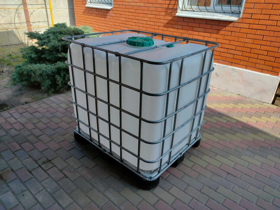 Еврокуб 1000л. пищевой на пластиковом поддоне (после первого оборота)