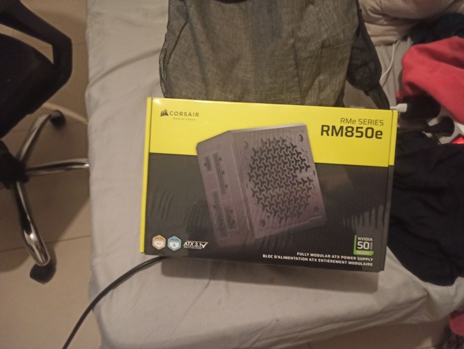Fonte de Alimentação ATX Corsair RMe Series RM850e  850W 80 Plus