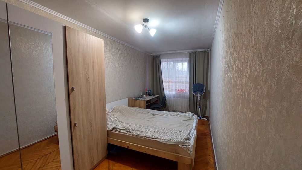 Продам 2-кімнатну квартиру. Вул.Стависька,33.