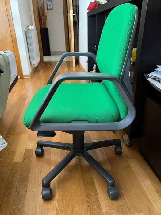 Cadeira de escritorio verde