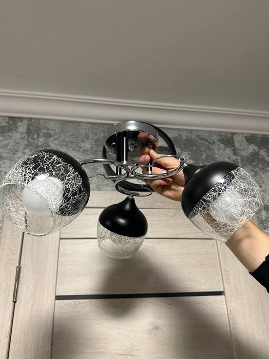 Люстра на три лампочки