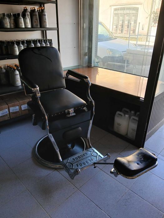 Cadeira de Barbeiro “Pessoa Lisboa” - Completamente Restaurada