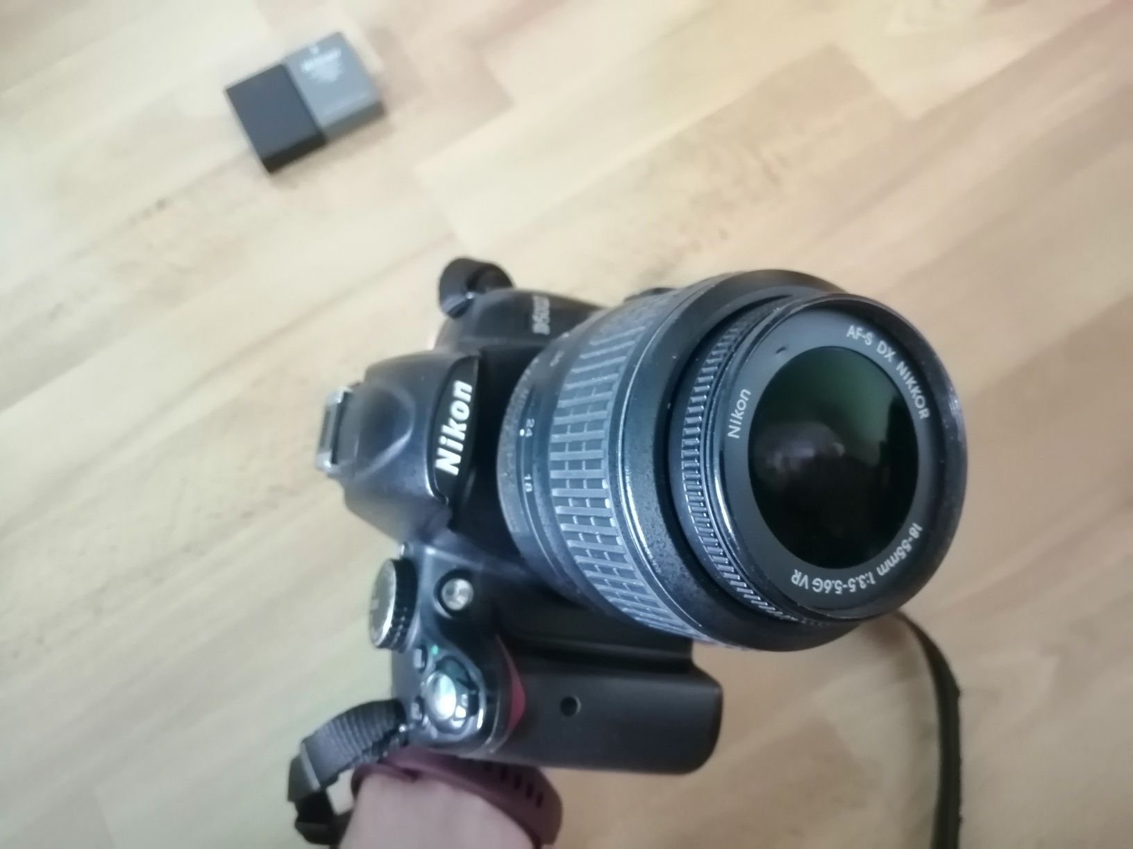 Nikon D5000 z obiektywem