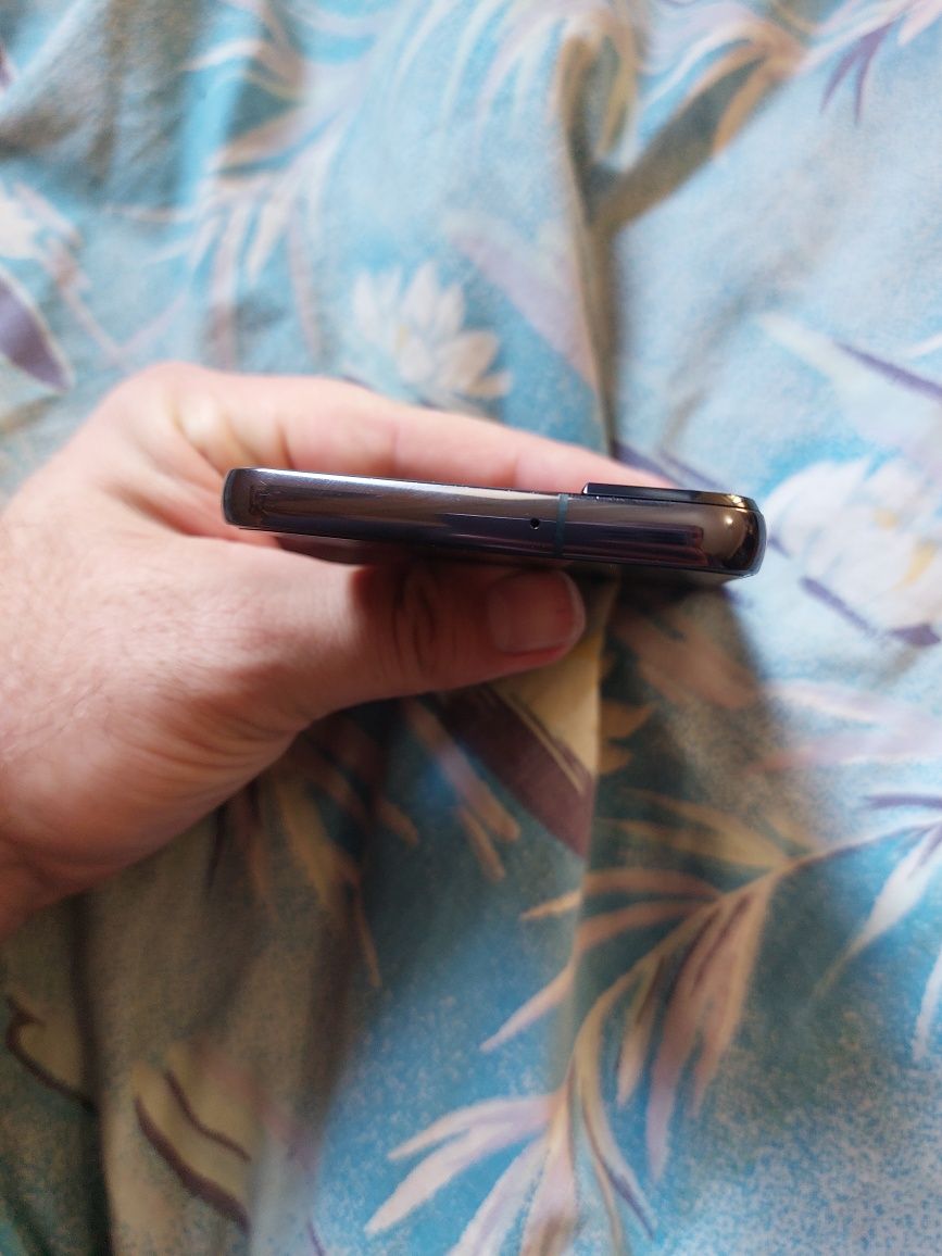 Samsung s22 8/128 5G.