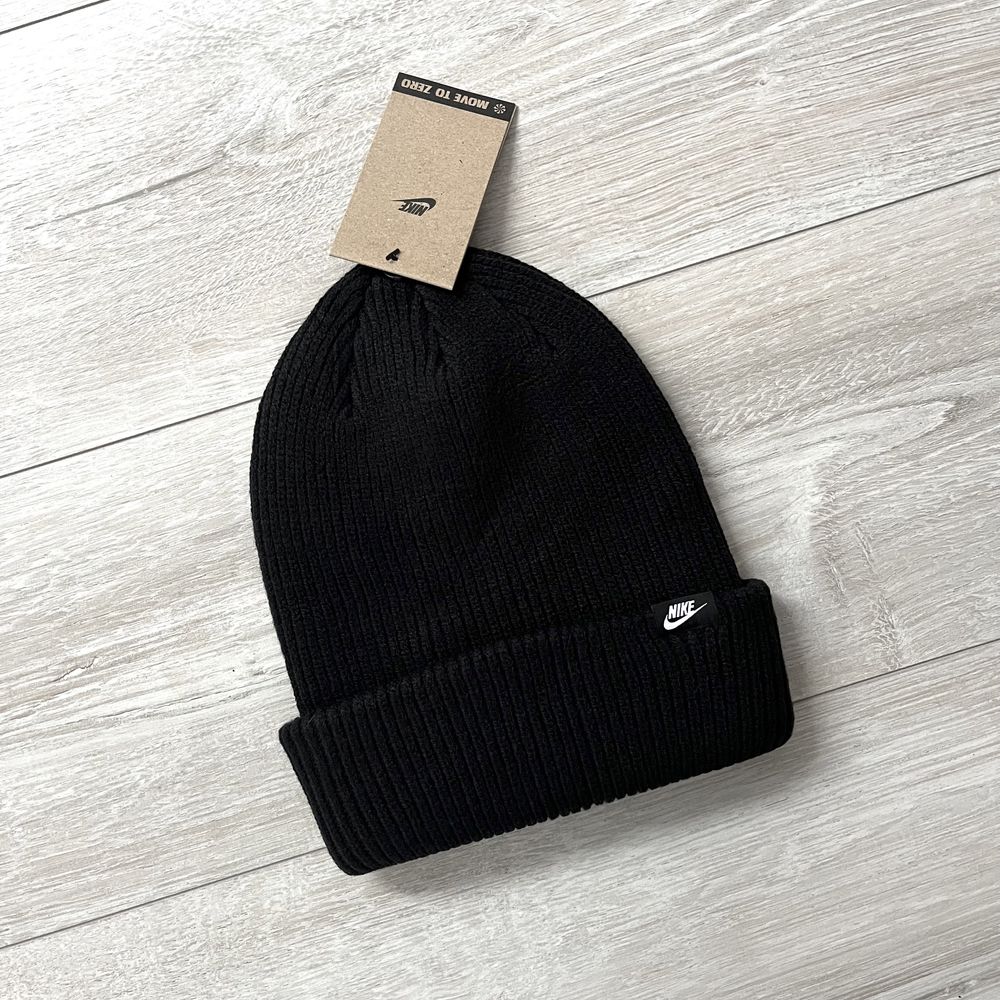 Czapka zimowa beanie nike peak logo swoosh czarna black