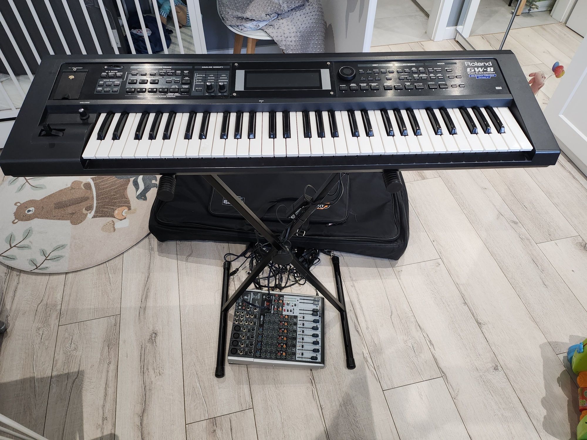 Zestaw keyboard Roland gw-8, mikser x1204, torba, statyw, mikrofon