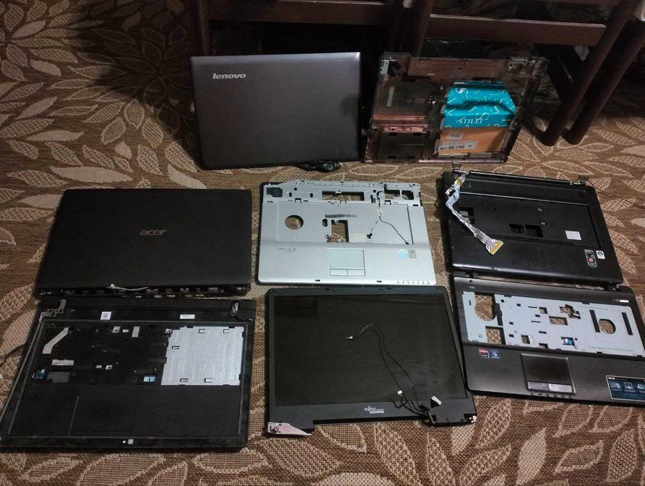 Запчастини від ноутбуків + екран Siemens Fujitsu одним лотом