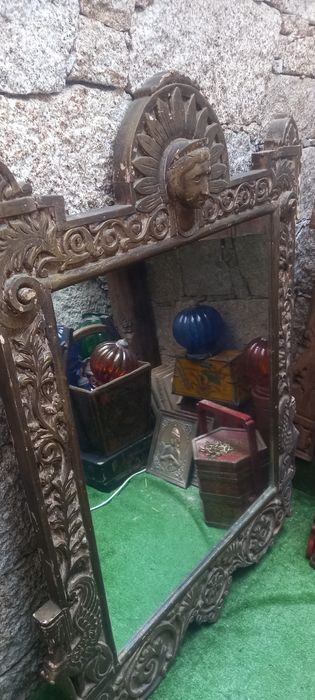 Espelho indiano com figura