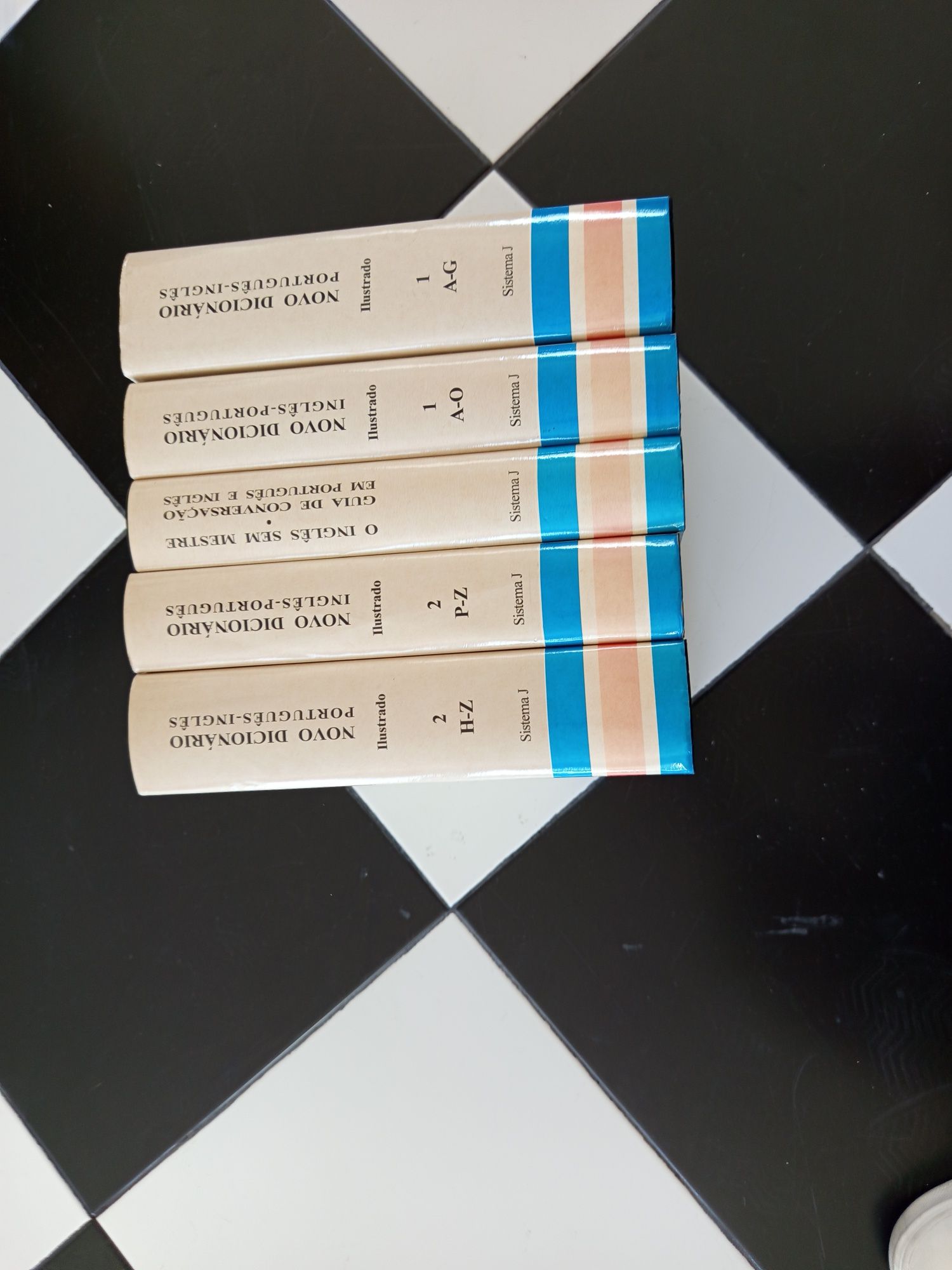 Livros vários pra desocupar