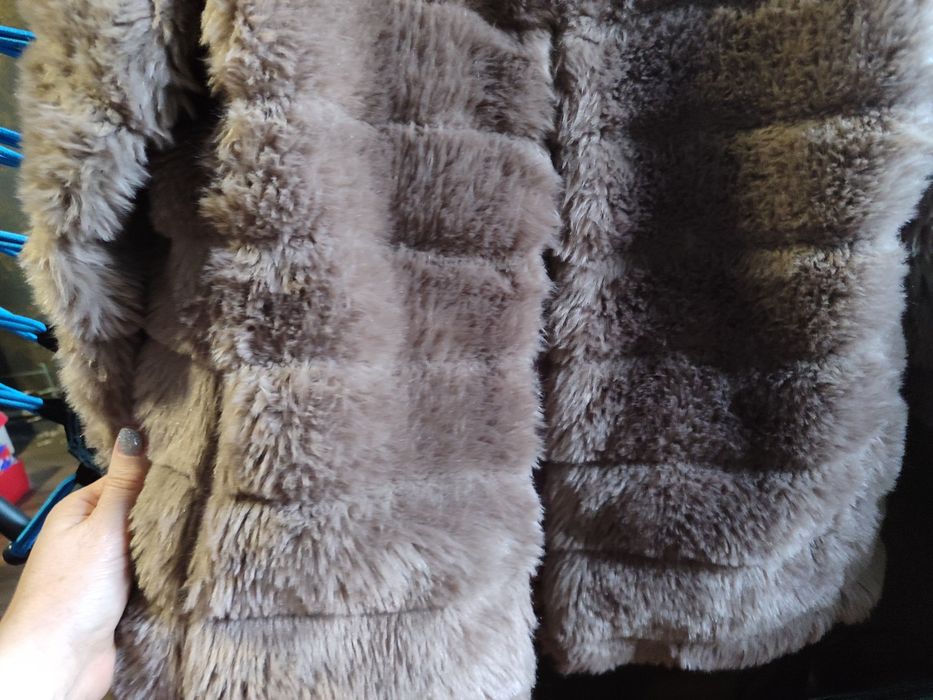 Штучна шубка на весну.