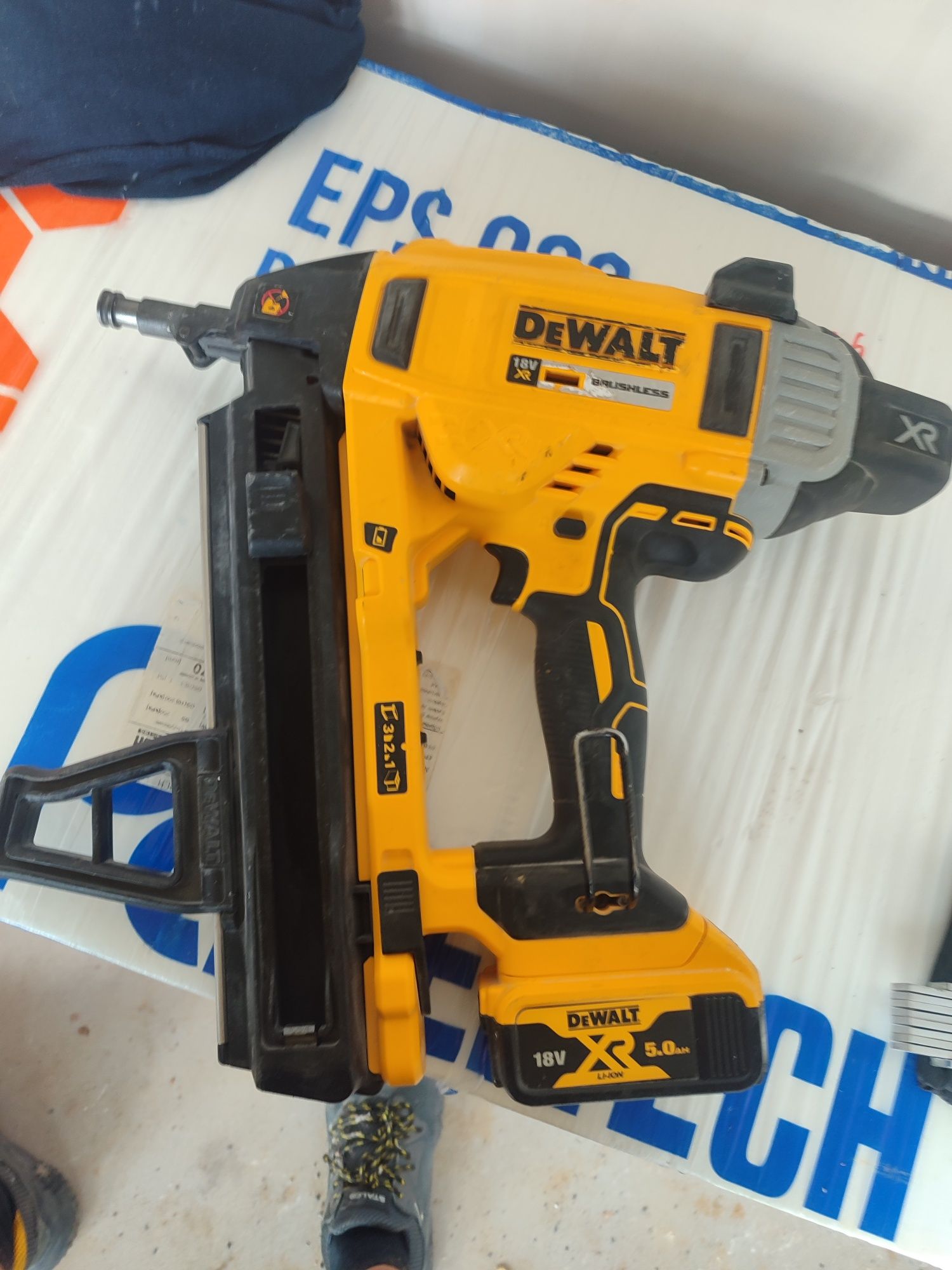 Osadzak do betonu DeWalt dcn890p2