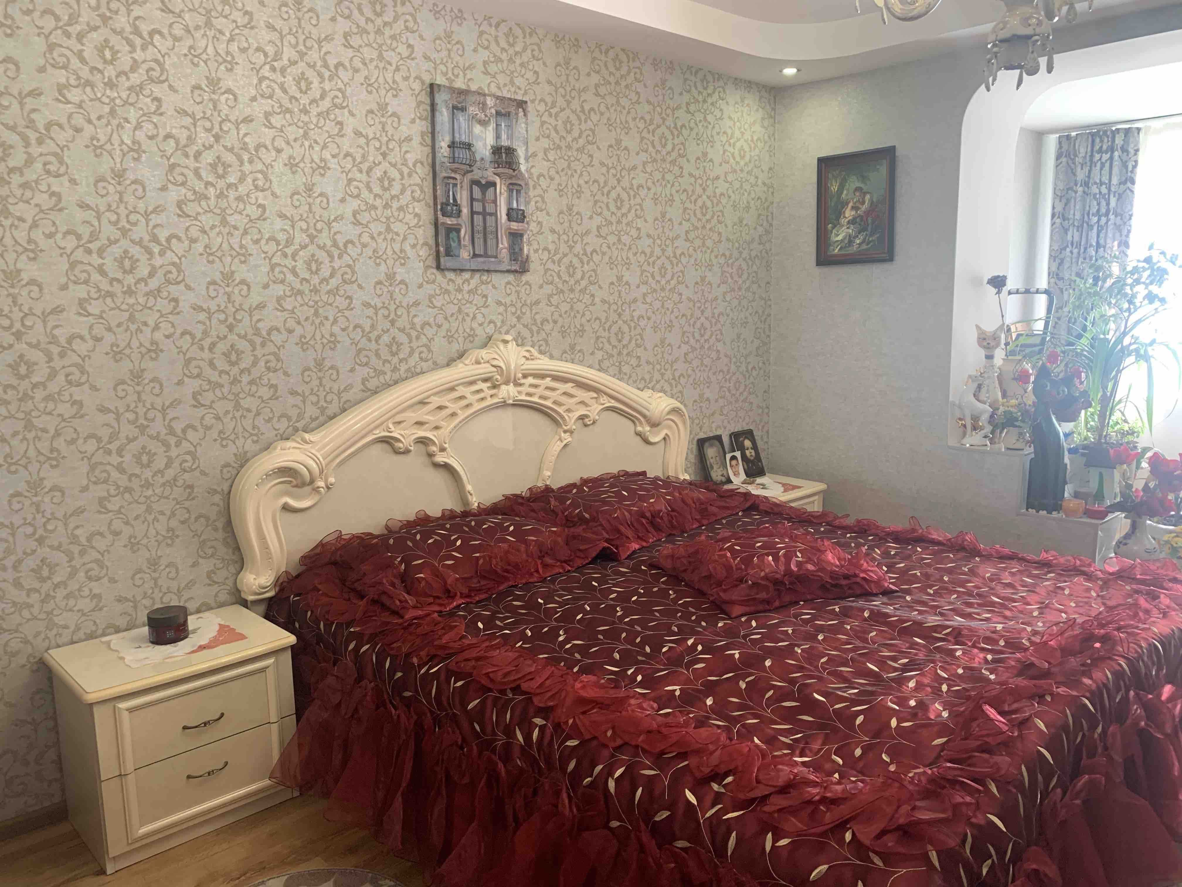 Продается большая  квартира по ул. Бочарова по выгодной цене
