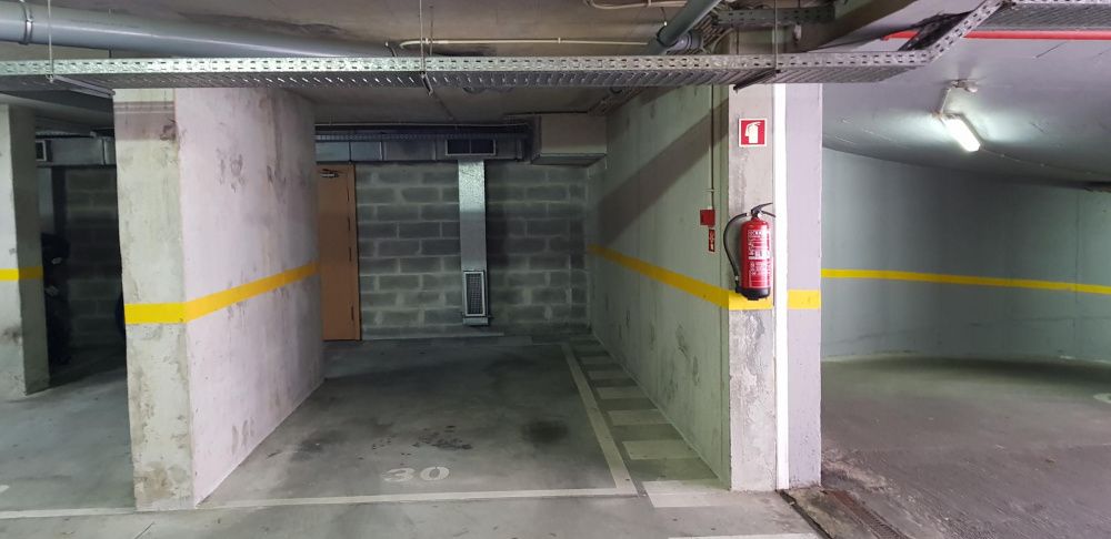 Garagem / lugar estacionamento, laranjeiras Lisboa