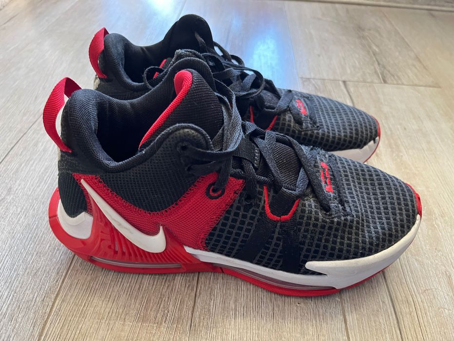 Buty do koszykówi Nike Lebron Witness VII