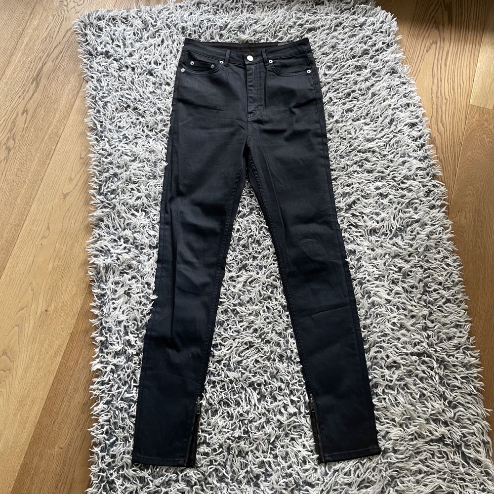 Jeansy woskowane czarne granat BLK DNM roz 28 nowe wysoki stan
