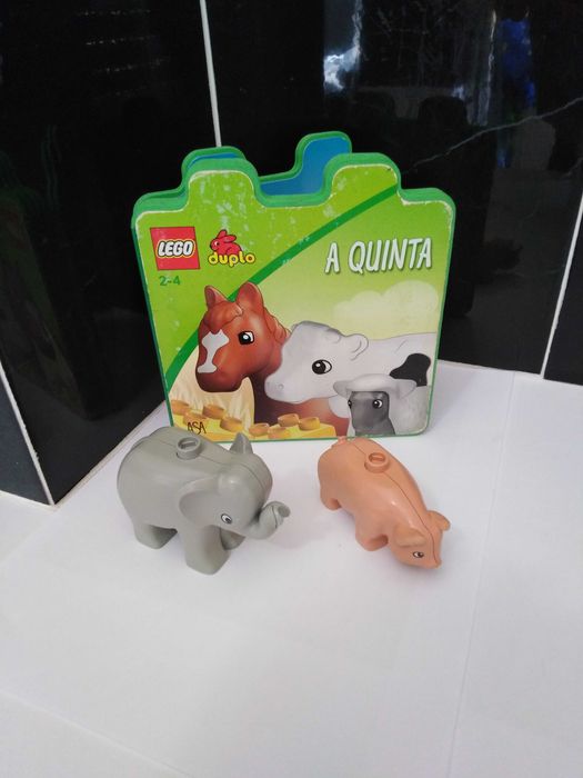 Livro da colecção Lego duplo a Quinta + 2 Figuras.