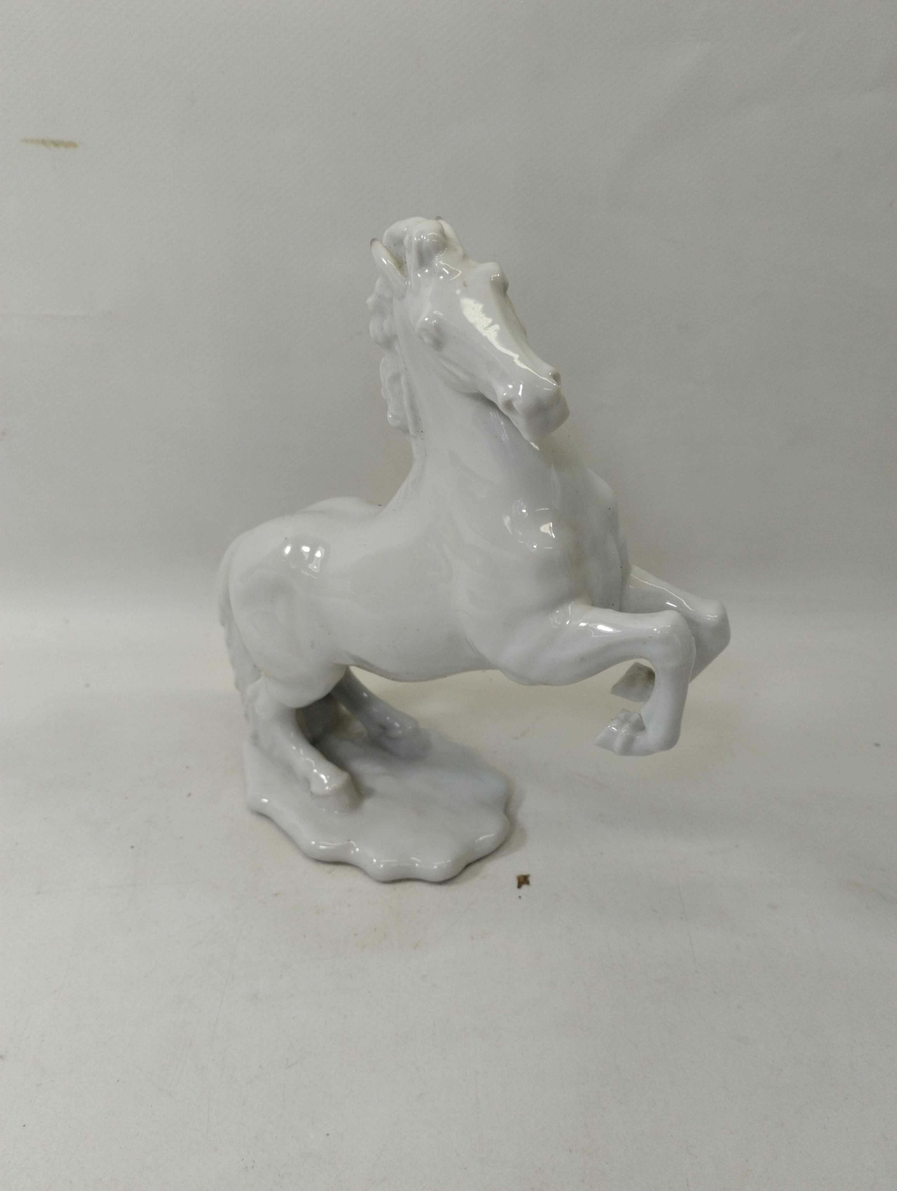 Figura Porcelanowa Konia