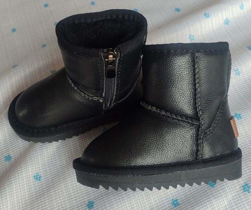 НОВІ шкіряні теплі угги 22р