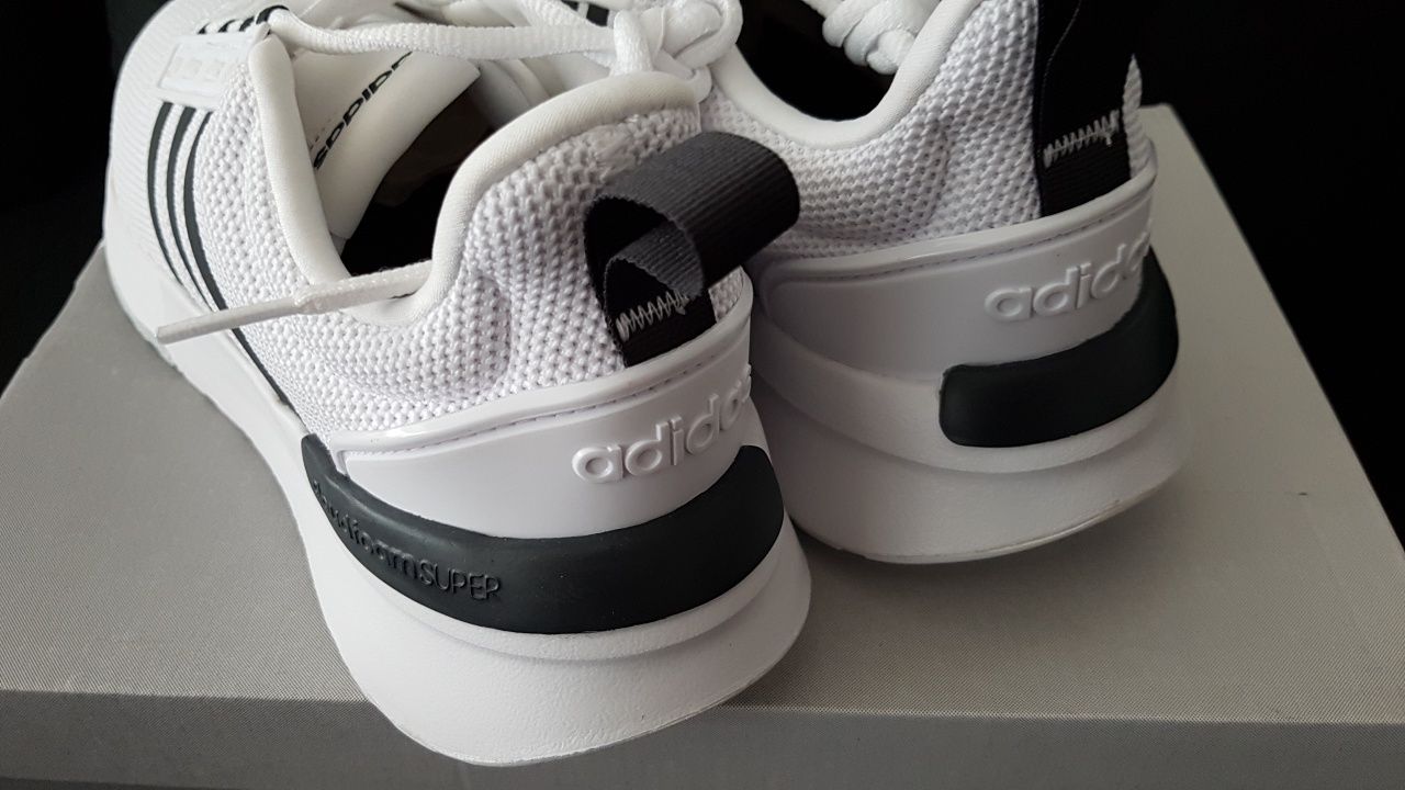 Легкие и мягкие кроссовки Adidas RACER 41,42р оригинал.