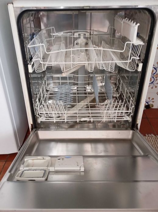 Máquina lavar loiça (avariada)