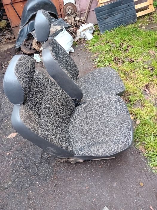 Продам сідушки стояли на ваз 2101  сідушки повністю цілі