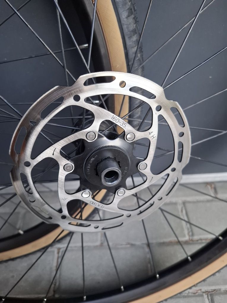 Kompletne koła gravel 700x42c Shimano WTB Tektro