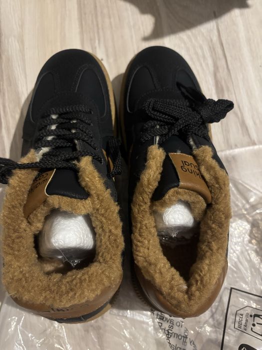 Продаються зимние денские ботинки