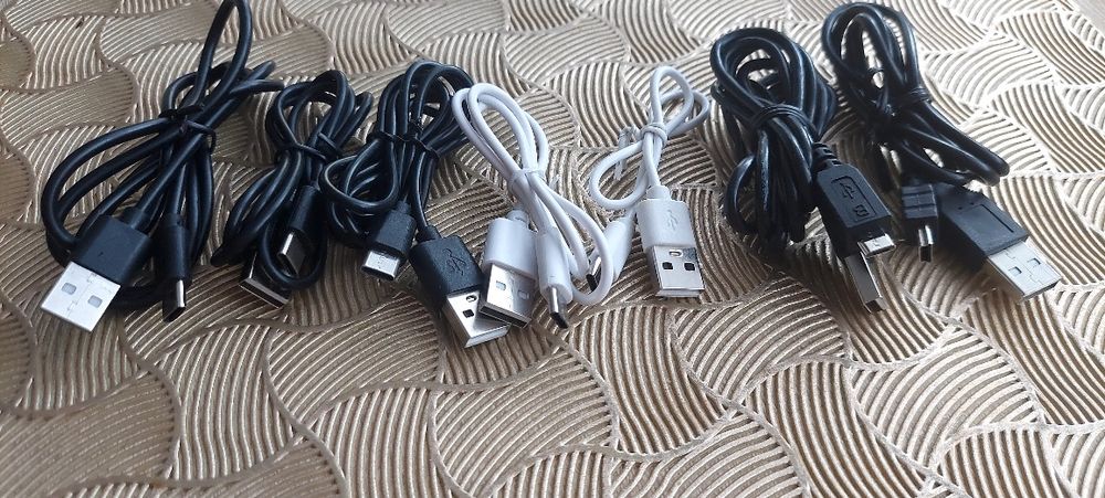 Ładowarki,uchwyty na telefon  Przewody do ładowania telefonów