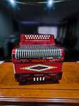 Vendo concertina hohner corso está com Nova
