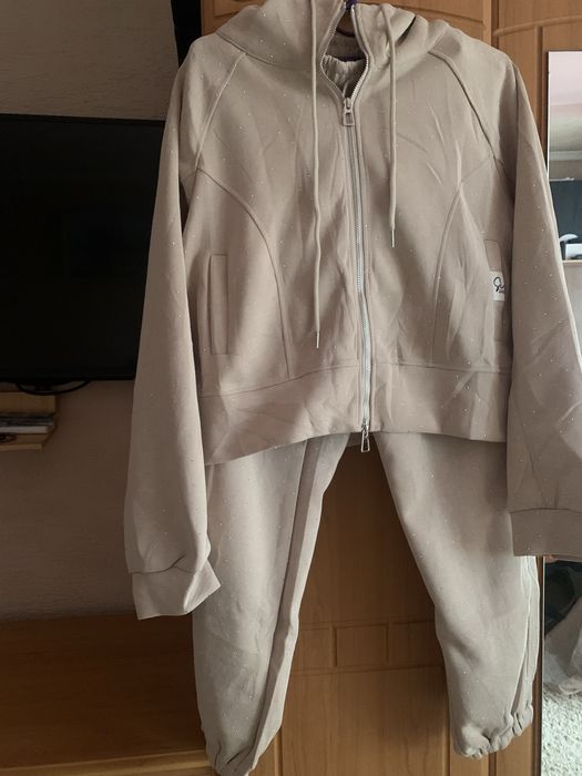 Костюм в камінчики