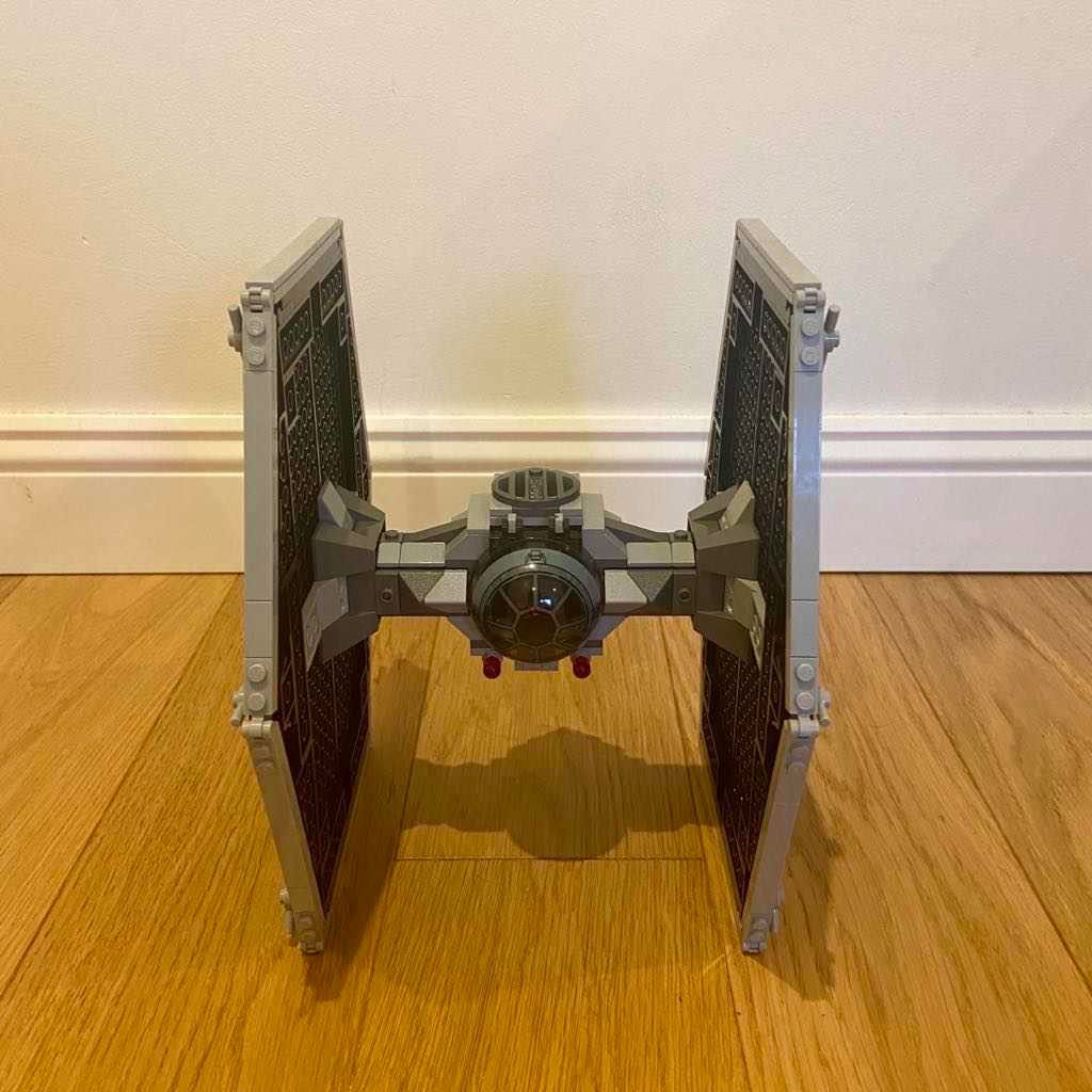 Lego Star Wars 9492 - Imperial Tie Fighter (Imperialny Myśliwiec Tie)