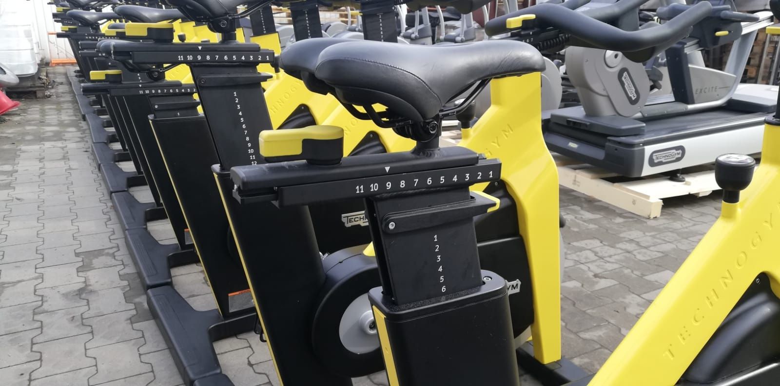 Велотренажер, спінбайк Technogym Cycle Group Connect