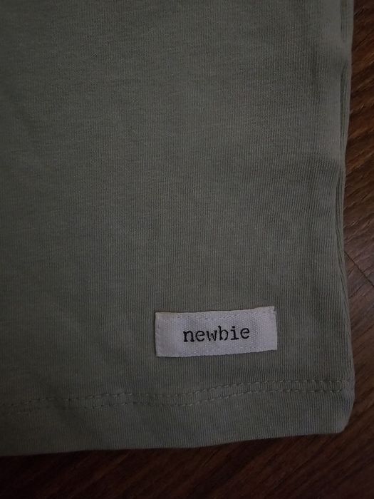 Newbie śliczna bluzeczka z ażurowymi rękawkami. Rozmiar 110/116. Nowa