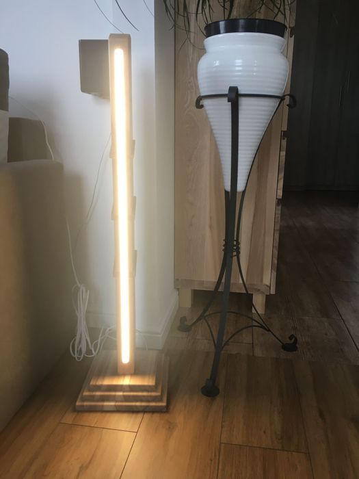 Lampa stojąca drewniana