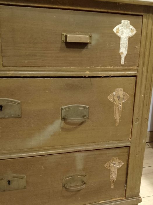 Komoda drewniana z marmurowym blatem