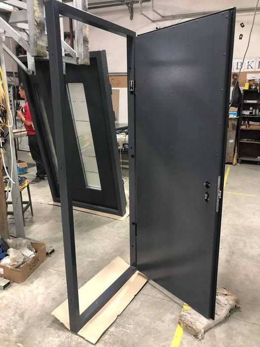 Двері металеві, протипожежні в підвал і в квартиру.Решітки.Виготовленн